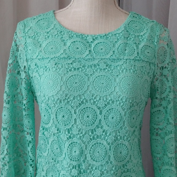 NWOT Crown and Ivy Retro/Mod Looking Lace Overlay. Size 2P - Picture 2 of 11